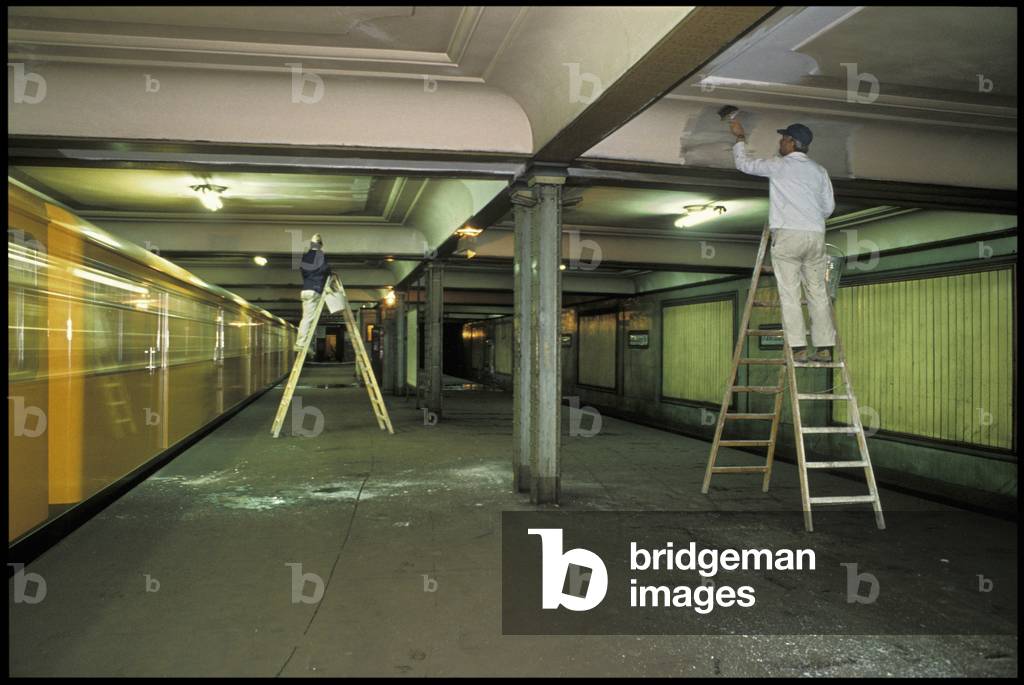Restoration of the U-bahn station at Oranienburger Tor, for Line 6, after the fall of the Berlin Wall, May 1990 (photo)