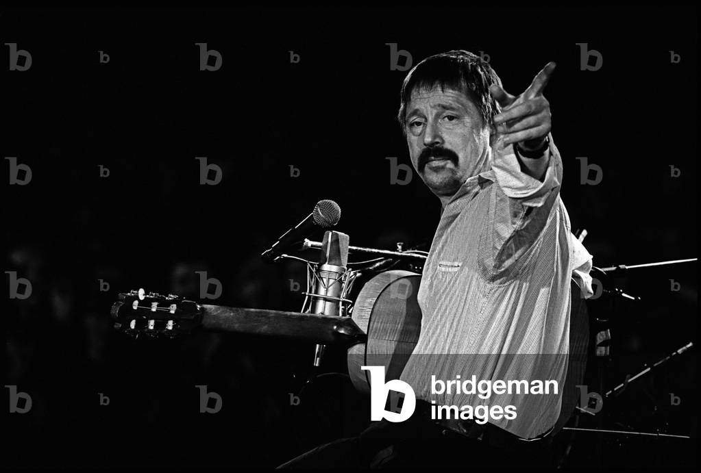 Wolf Biermann performing in East Germany for the first time since he was deprived of his citizenship in 1976, Leipzig, 1st December 1989 (b/w photo)