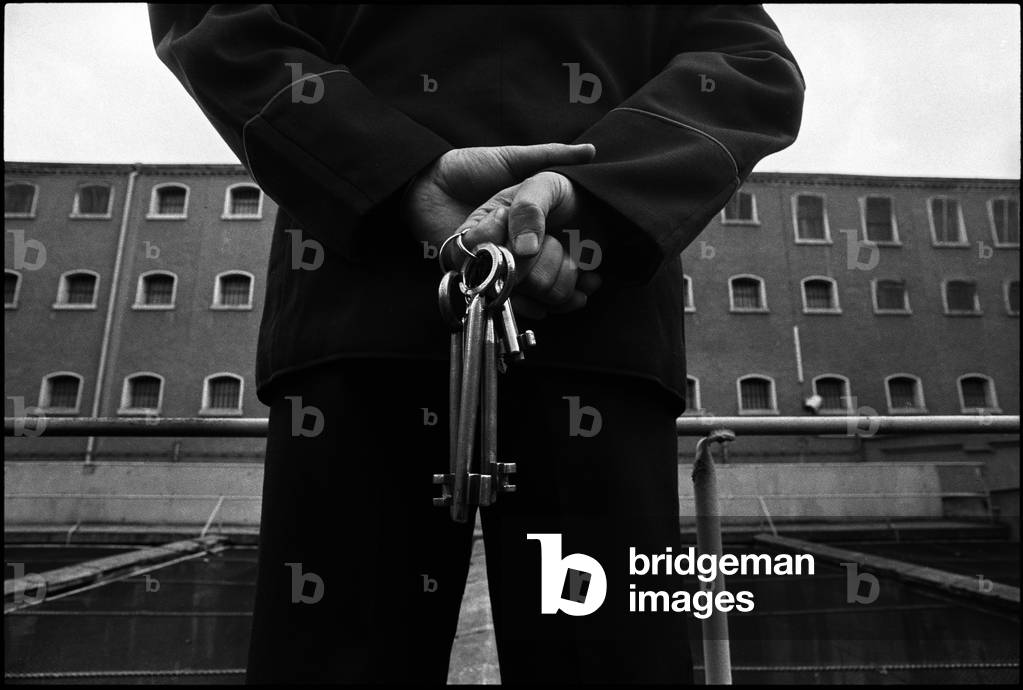 Guard in the remand prison of the Ministry of Security of the GDR, 6th April 1990 (b/w photo)