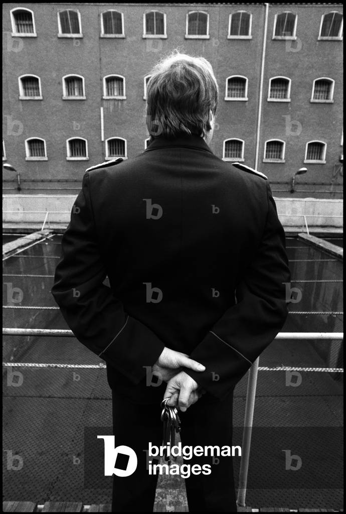 Guard in the remand prison of the Ministry of Security of the GDR, 6th April 1990 (b/w photo)