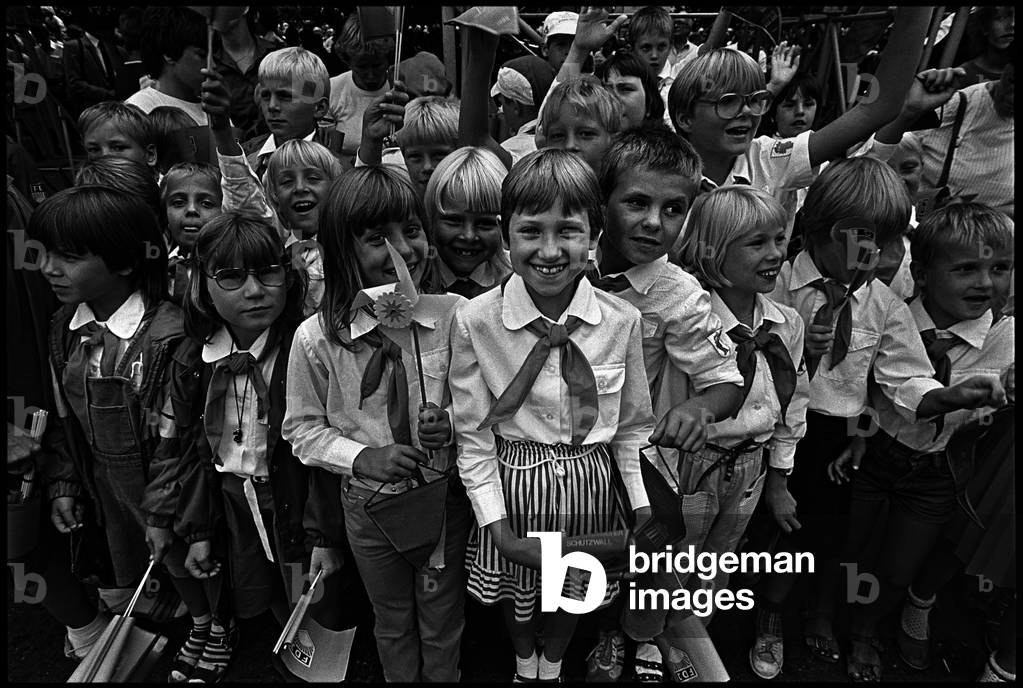 Children at the so-called Call to Arms to celebrate the 25th anniversary of the building of the Berlin Wall, 1