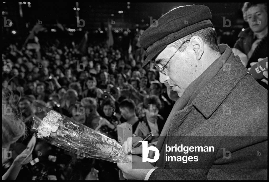 Gregor Gysi addressing a Party of Democratic Socialism campaign rally, 16th March 1990 (b/w photo)