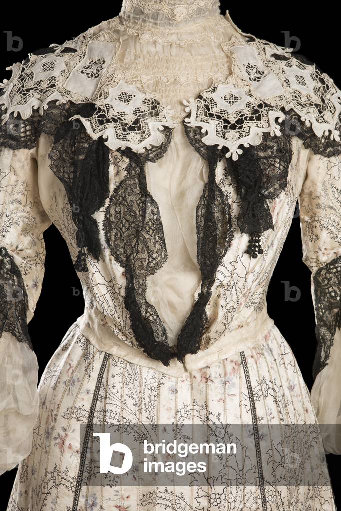 Lady's court dress, Durrient (Glasgow & Edinburgh), c.1905