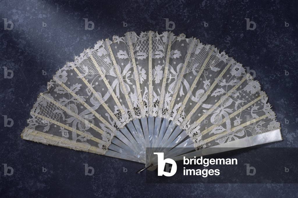 Lace fan, c.1890 (lace leaf with mother-of-pearl sticks)