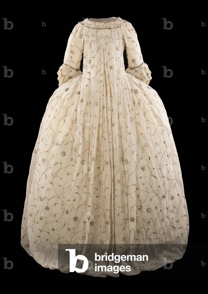 Muslin sack-back court dress, c.1780 (Indian cotton muslin embroidered with silver wire & silver strip, trimmed with silver lace & gimp)