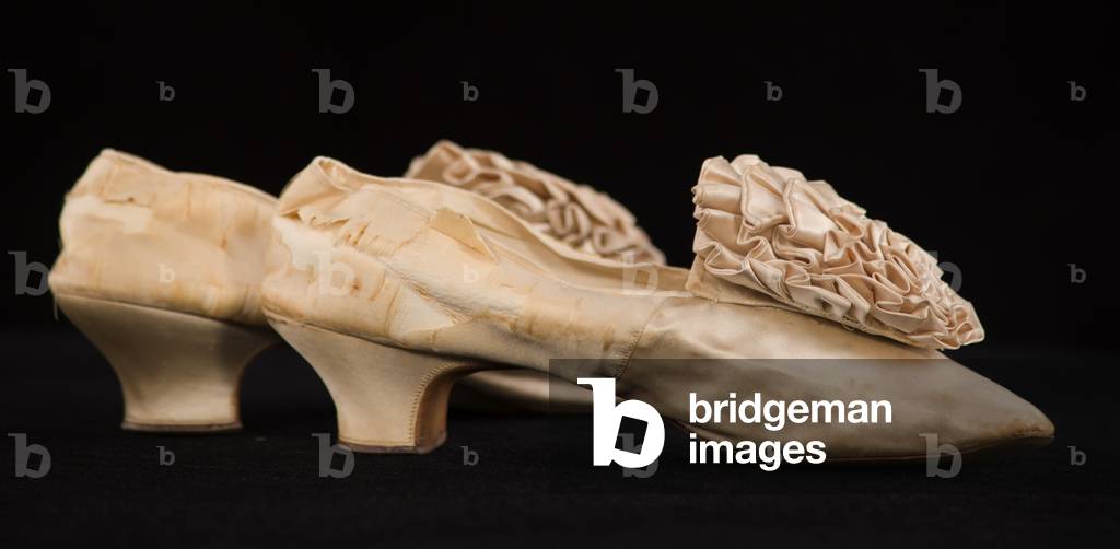 Lady's court shoes with rosettes, c.1850-1900 (silk satin with rosettes)