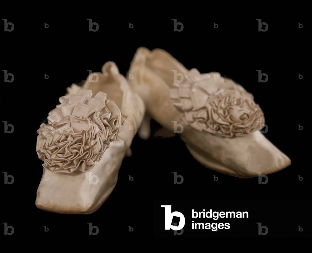 Lady's court shoes with rosettes, c.1850-1900 (silk satin with rosettes)