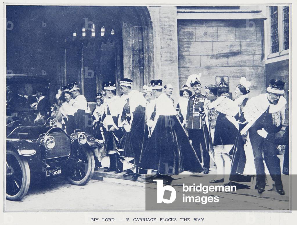 Peers and peeresses in Palace Yard, Westminster, 1911