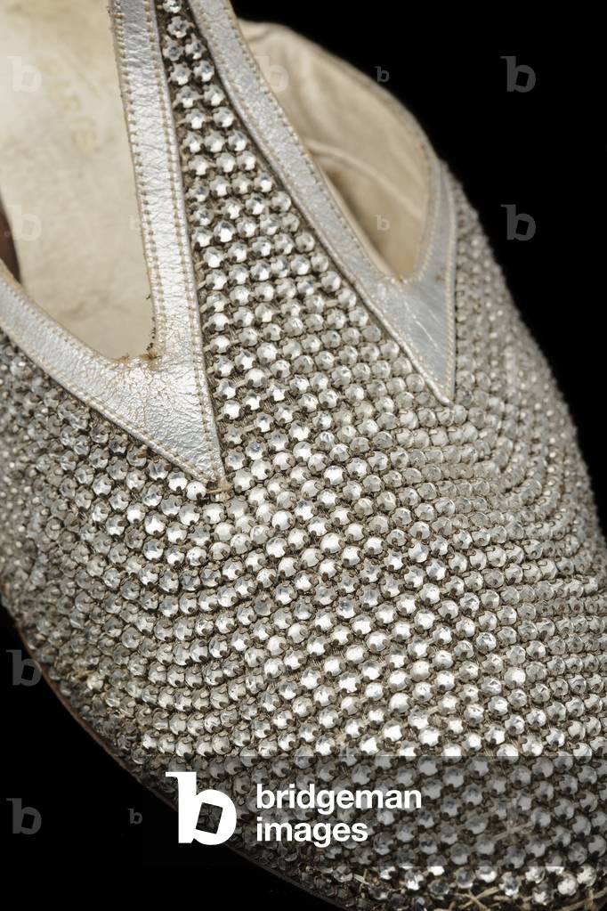 Lady's court shoe, 1927 (kid leather & paste beads) (see also 2624995-6)