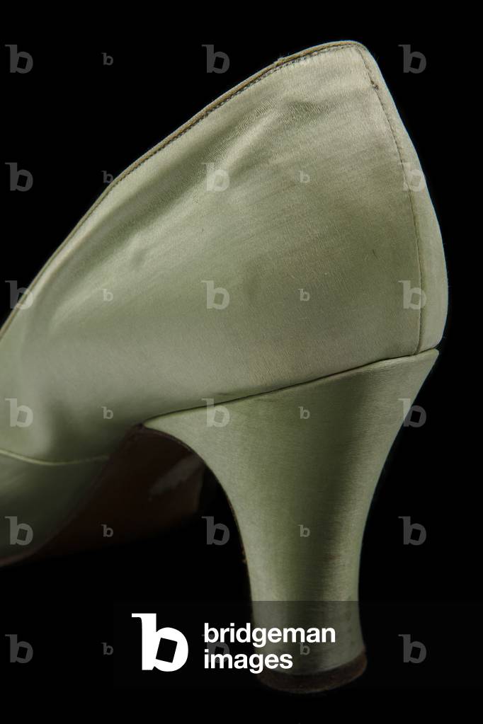 Lady's court shoe, c.1930 (satin) (see also 2625015-16)