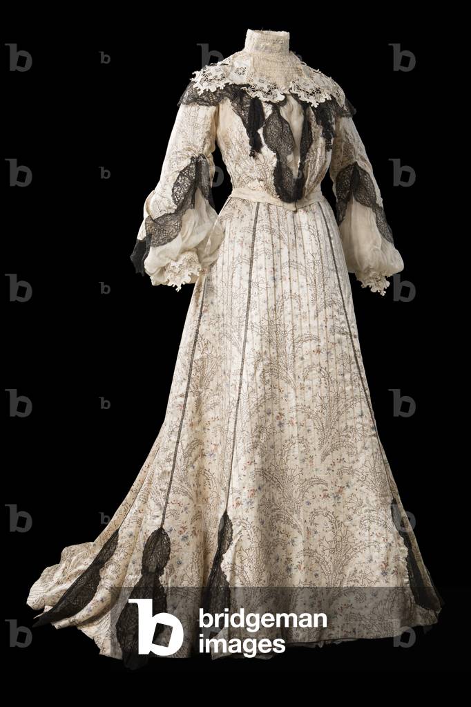 Lady's court dress, Durrient (Glasgow & Edinburgh), c.1905