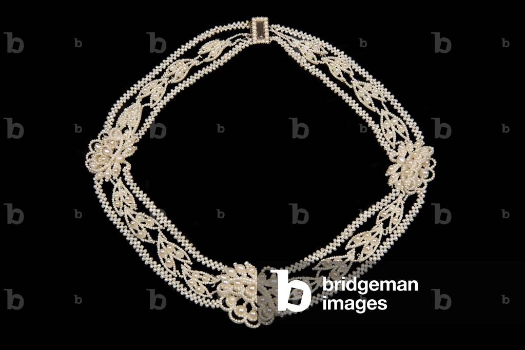 Necklace, c.1850 (seed pearls & mother of pearl) (see also 2625020)