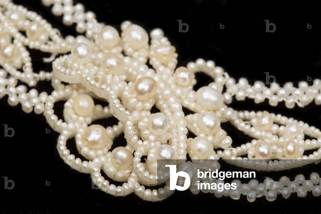 Necklace, c.1850 (seed pearls & mother of pearl) (see also 2625019)