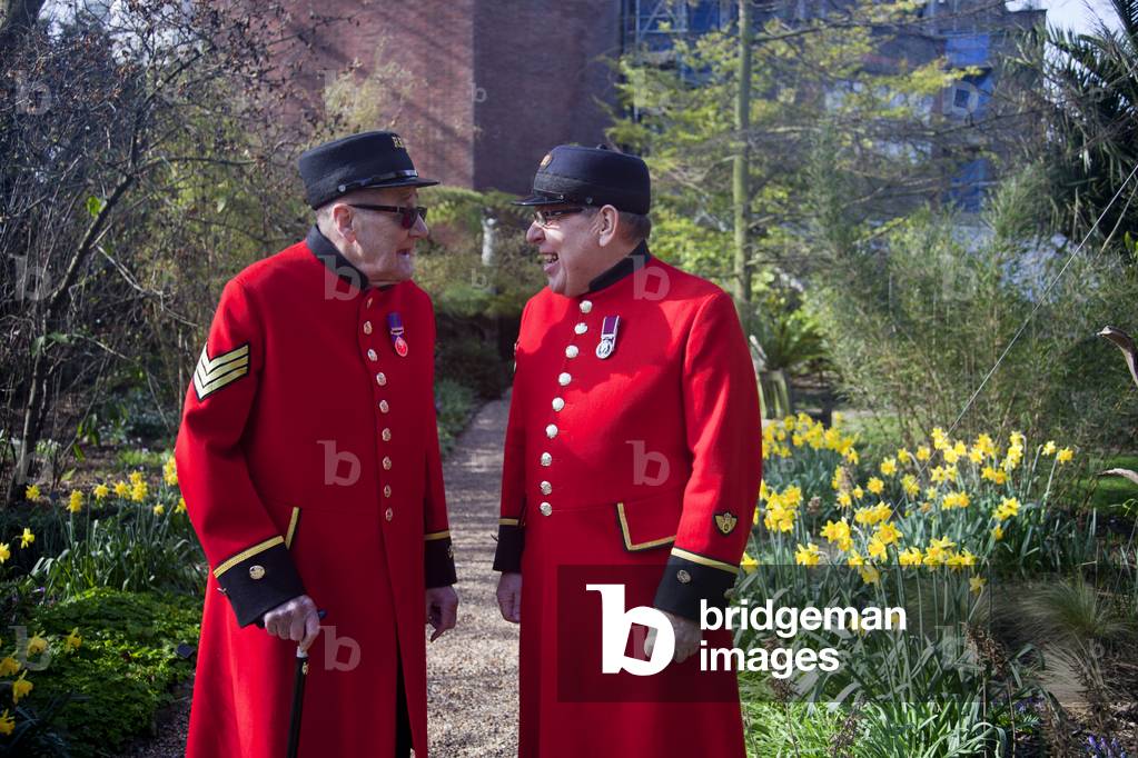 Chelsea Pensioners at the Royal Hospital Chelsea (photo)