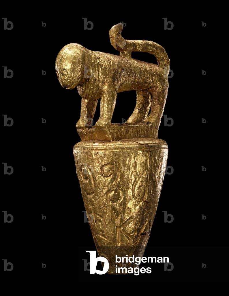 Umbrella Top (Form of a standing lion), c. 1900 (wood, gold leaf)