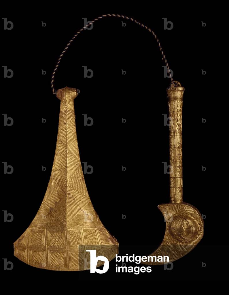 Gong and beater, 1900-1930 (wood and gold leaf)