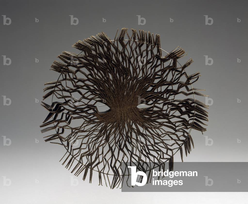 Brooch, 1996 (tar paper & steelwire)