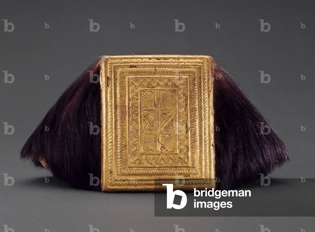 Crown, 1900-1915 (antelope, wood, and gold leaf)