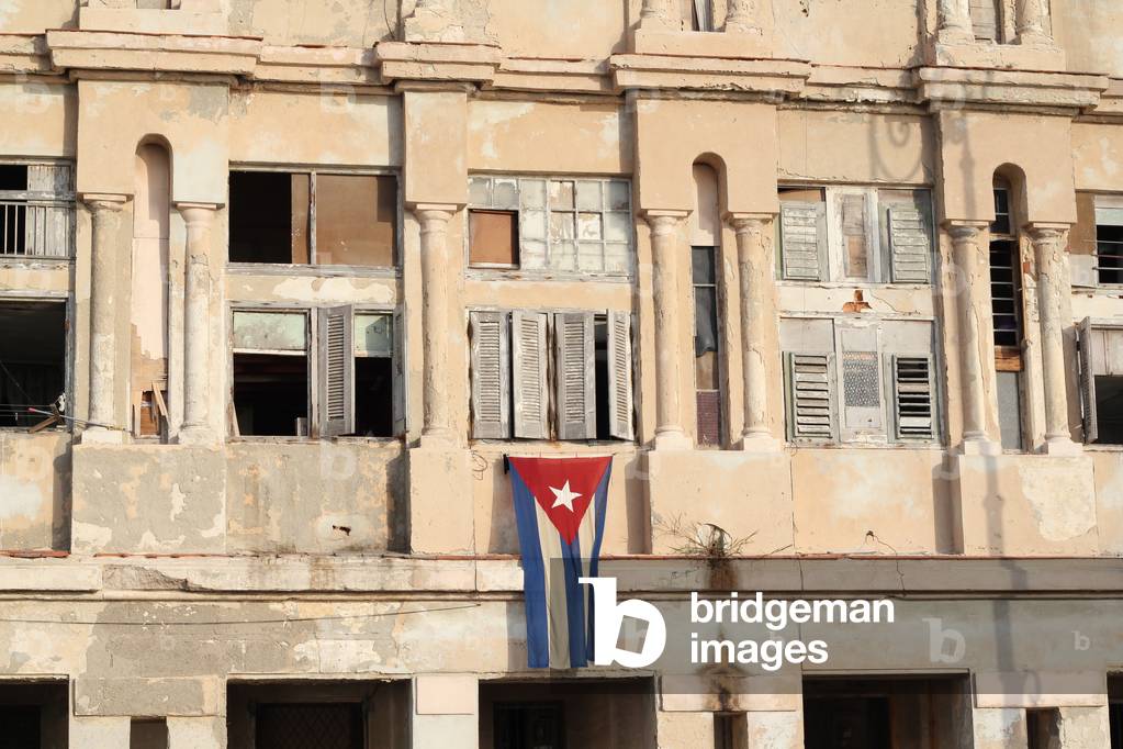 Building exterior, Havana, Cuba (photo)