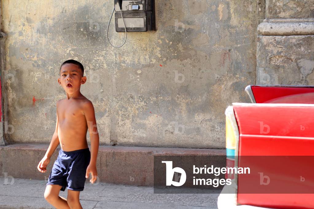 Boy and car, Havana, Cuba (photo)