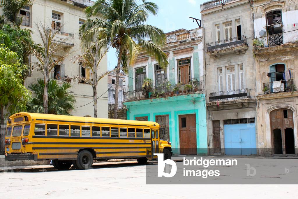 School bus, Havana, Cuba (photo)