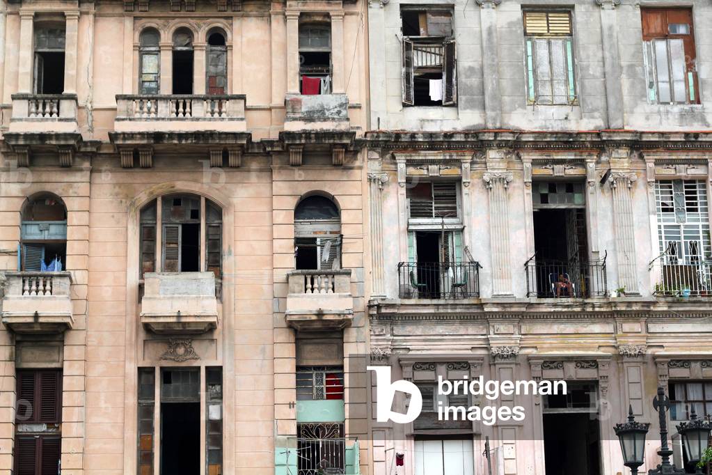 Block of flats, Havana, Cuba (photo)