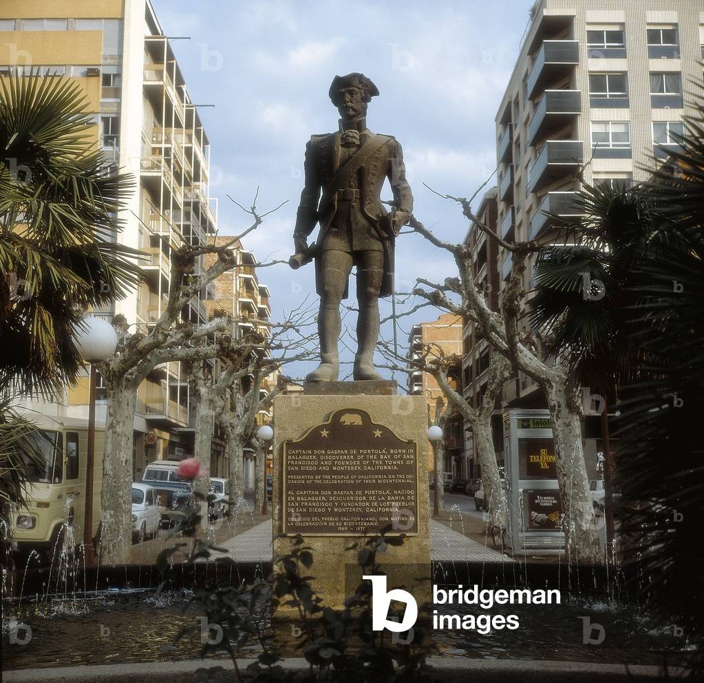 Monument to Gaspar de Portolà in his hometown, Balaguer, Catalonia, Spain (photo)