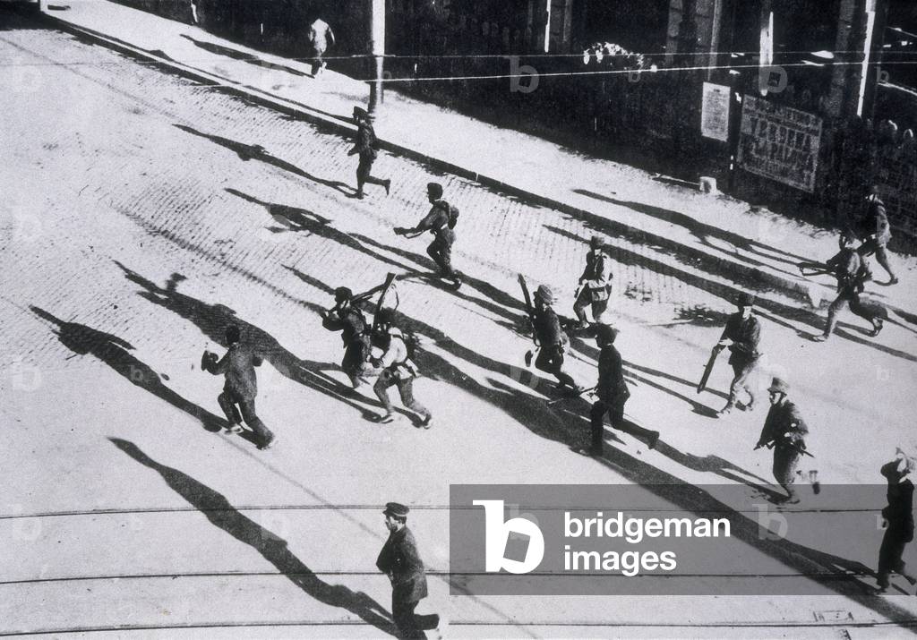 Repression of the army during the general strike of 1917 in Spain (b/w photo)