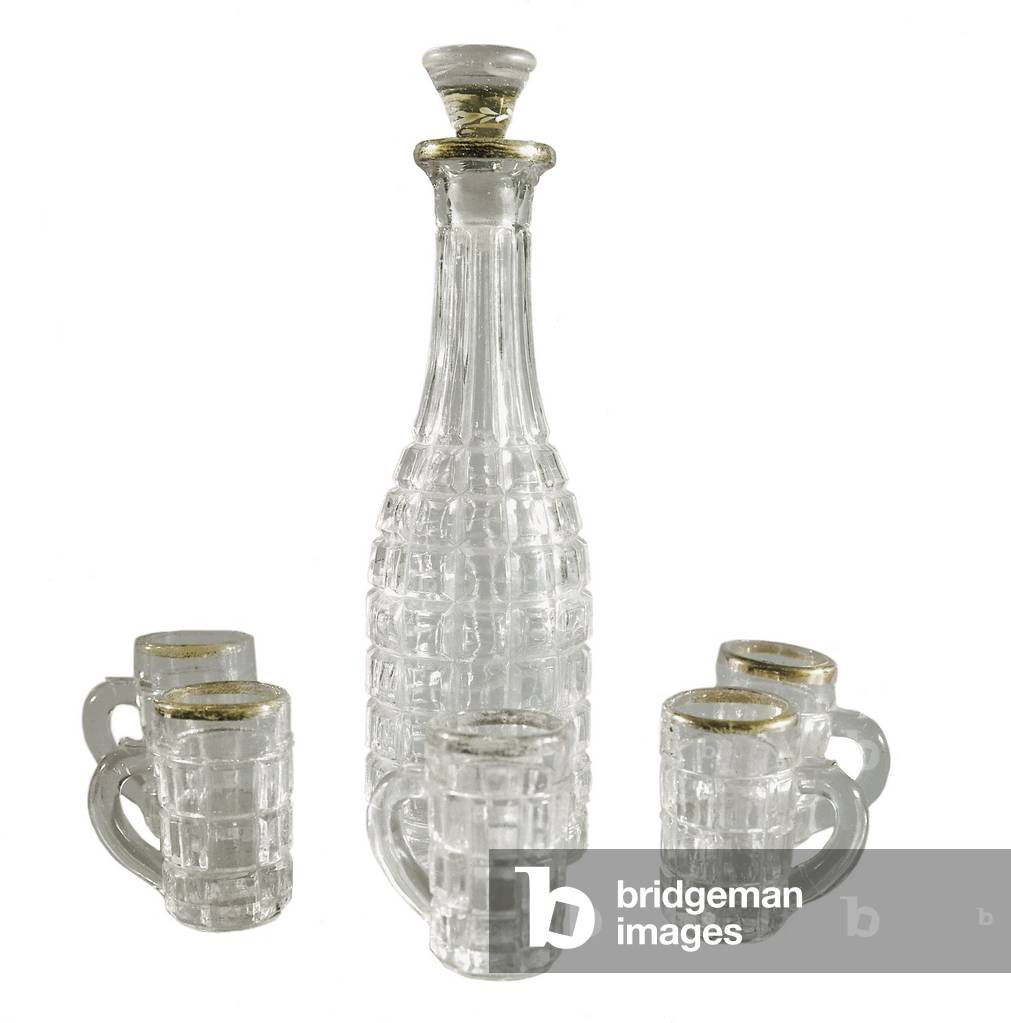 Glasses with handle and liquor bottle. 19th century.