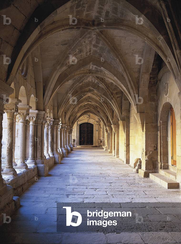 Cistercian art: view of the cloister of the Abbey of Santa Maria de Vallbona, Vallbona de les Monges, Spain (photo)