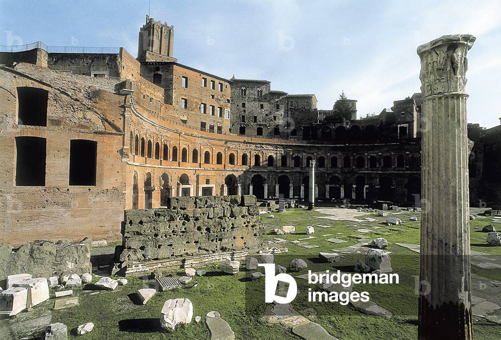View of the Trajan Forum with the march in the background, 106 AD (photo)