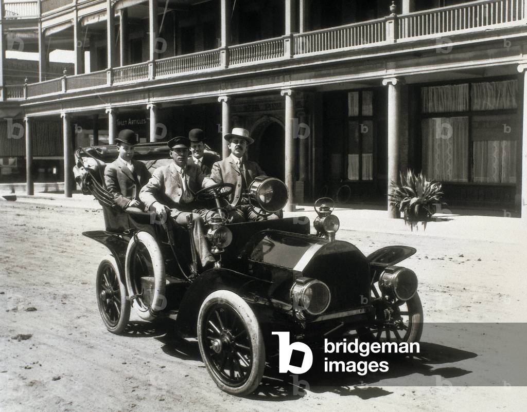 Government car in front of the Adams Hotel in Phoenix, Arizona, USA, March 23, 1907 (b/w photo)