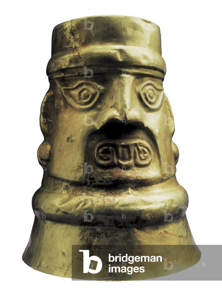 Gold Vase of Ceremony, Chimu art of the 12th-14th century (gold)