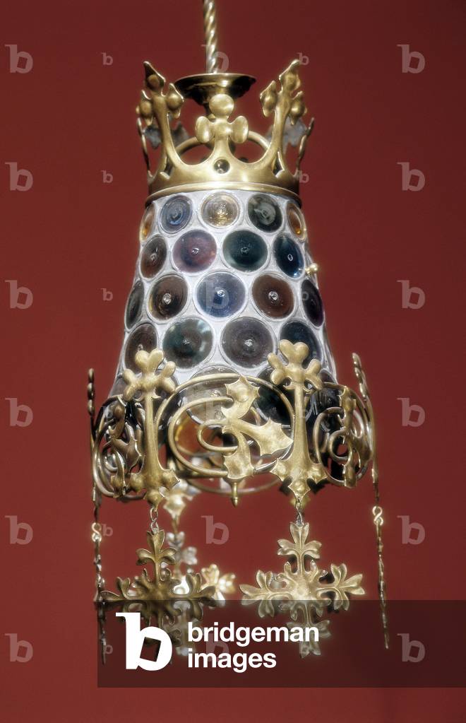 Art Nouveau: lamp with floral motifs in copper and glass made by Josep Puig i Cadafalch (1867-1957), c. 1900 (copper and glass)