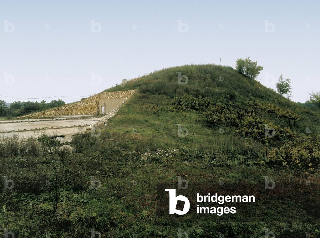 Thracian tomb of Sveshtari, 3rd century BC (photo)