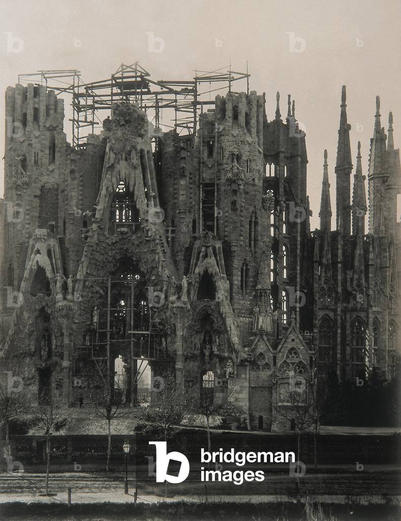 View of the Fachada del Nacimiento of the Temple de la Sagrada Familia in 1905 (b/w photo)