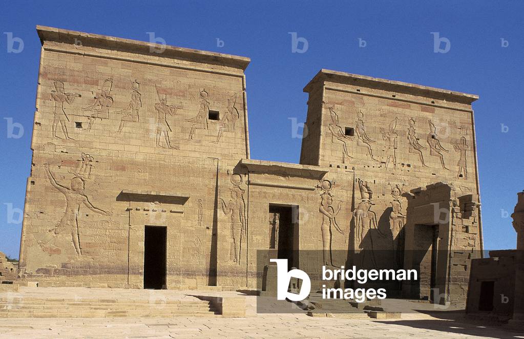 The First Pylon of the Temple of Isis, built by Neo Dionysos (photo)