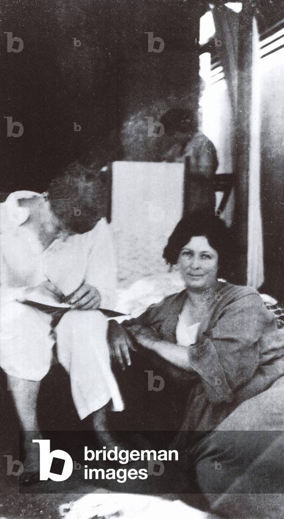 Sergei Esenin & Isadora Duncan his wife in 1922 (photo)