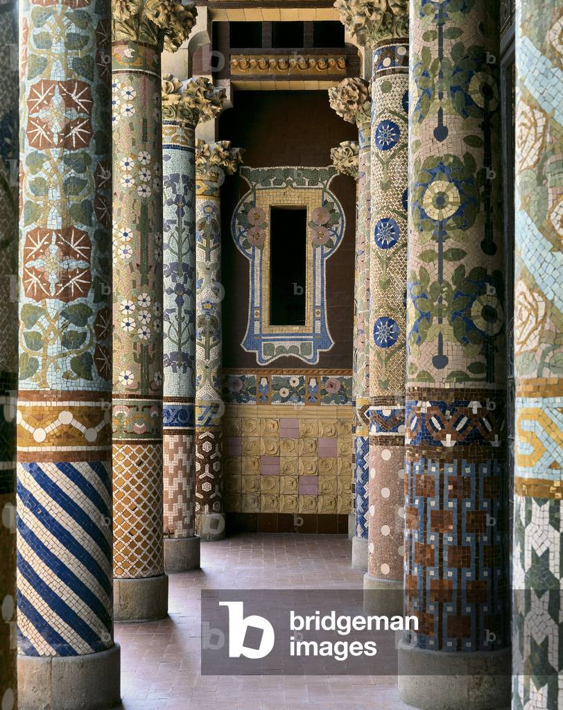 Columns in the concert hall, 1905-08 (photo)