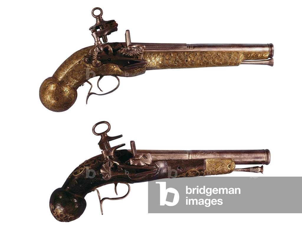 Weapon: pistols from the beginning of 18th century (photo)