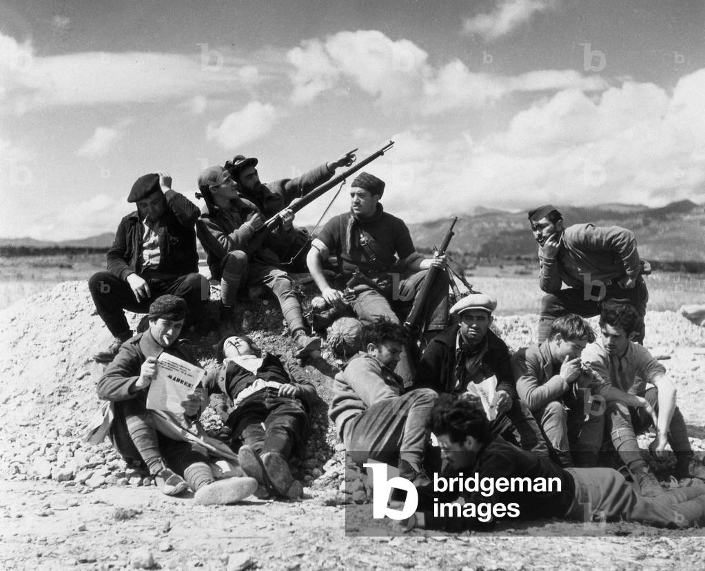 Spanish Civil War (1936-1939): militiamen of the Ascaso division in Banastas-Carrascal, Aragon (b/w photo)