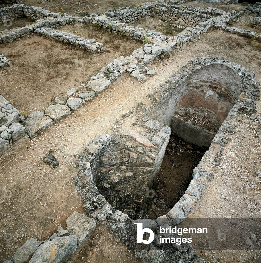 Cistern of the Greco-Roman city of Ampurias (Empuries), 2nd century BC (photo)
