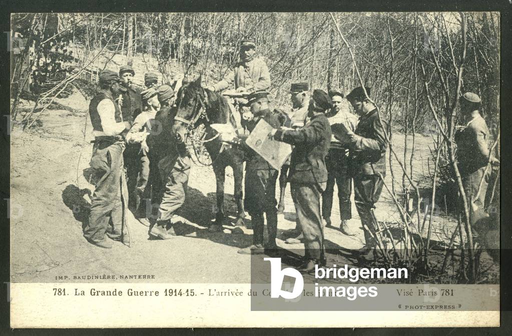 Postcard, N & B, 1915: The Great War 1914-15 The arrival of mail, newspapers - War of 14 -18, Press/Media, Photography, Courier La Poste - Soldiers