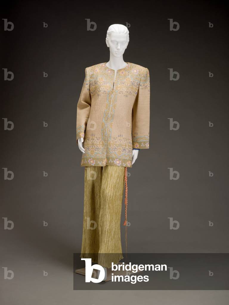 Day ensemble, late 1980s (silk, synthetic fibres, silk lame, paint and metallic threads) 