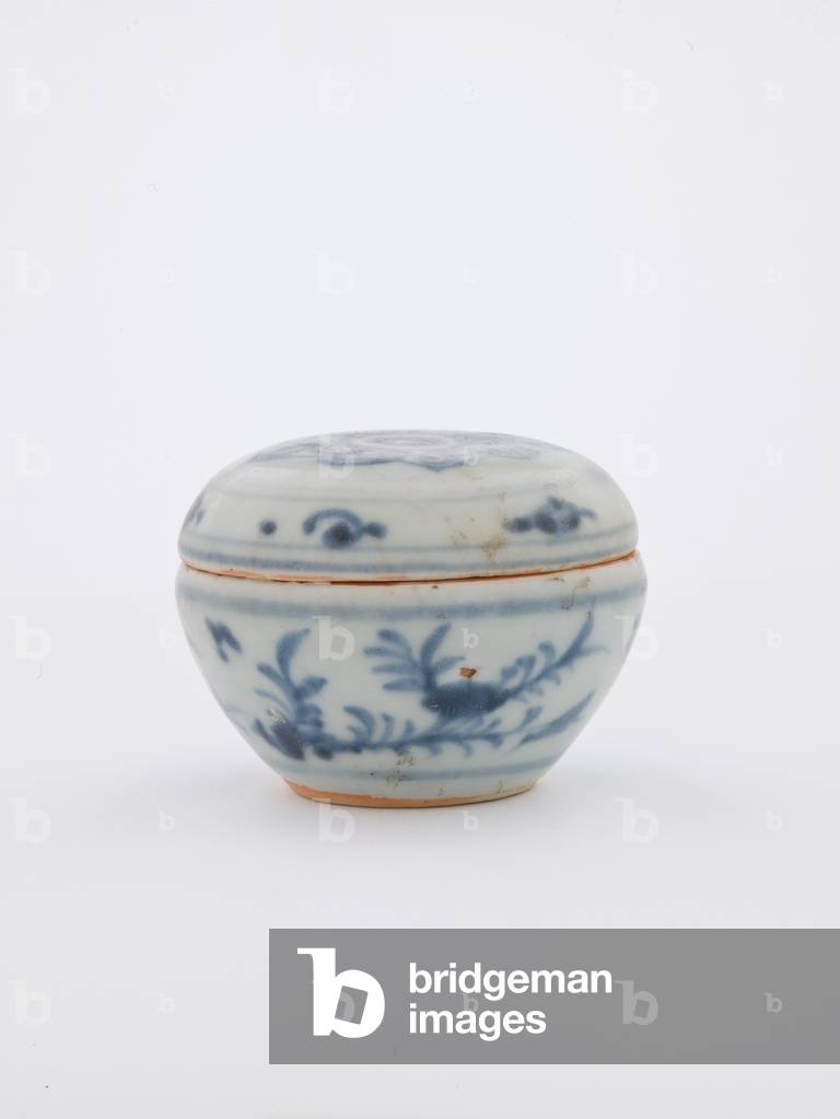 Circular box with cover, 1368-1644 (porcelain with underglaze blue pigments)
