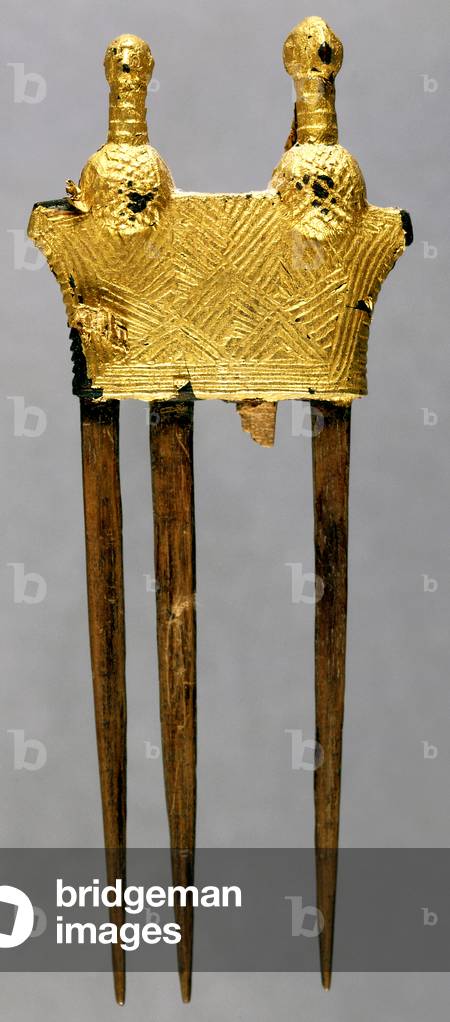 Hair Comb With Two Bird Finial (wood, gold leaf)