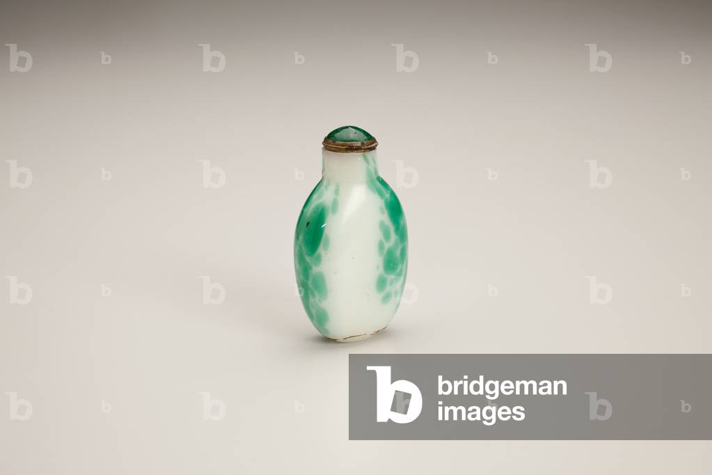Snuff bottle with lid (jade)