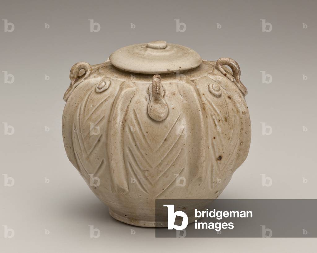 Covered Jar with Fish design, 908-960 (stoneware (yue type ware))