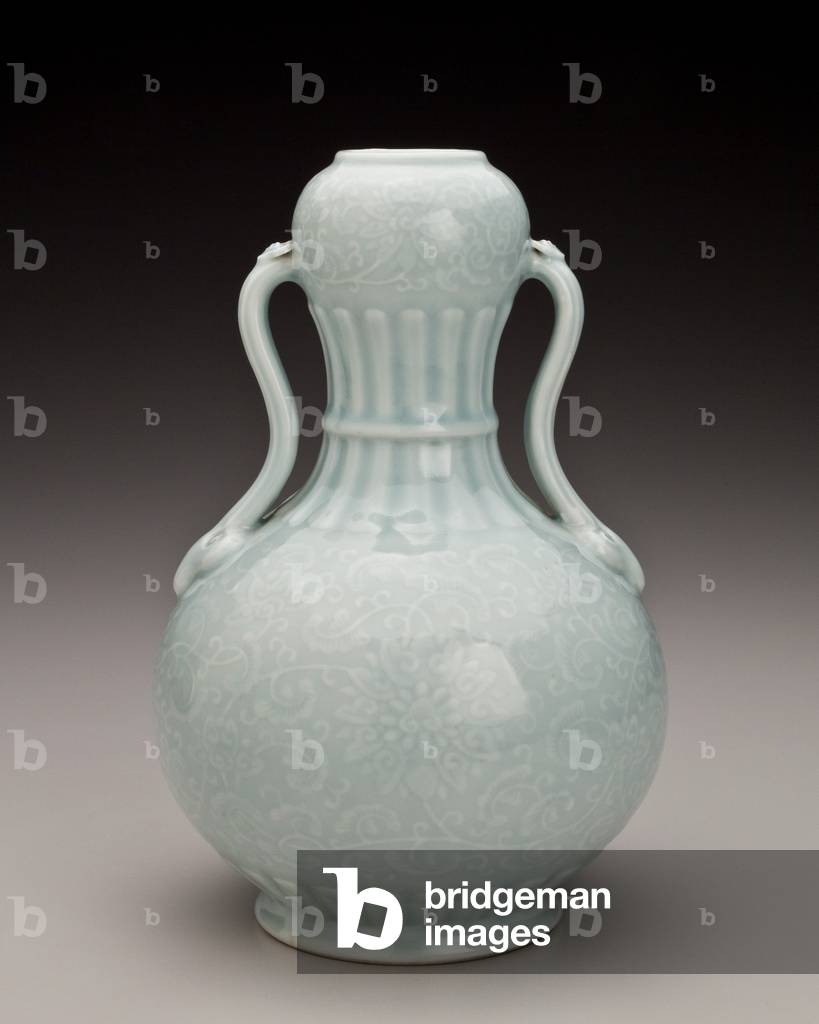 Double-gourd vase with molded floral design, 1736-1795 (porcelain with green glaze)