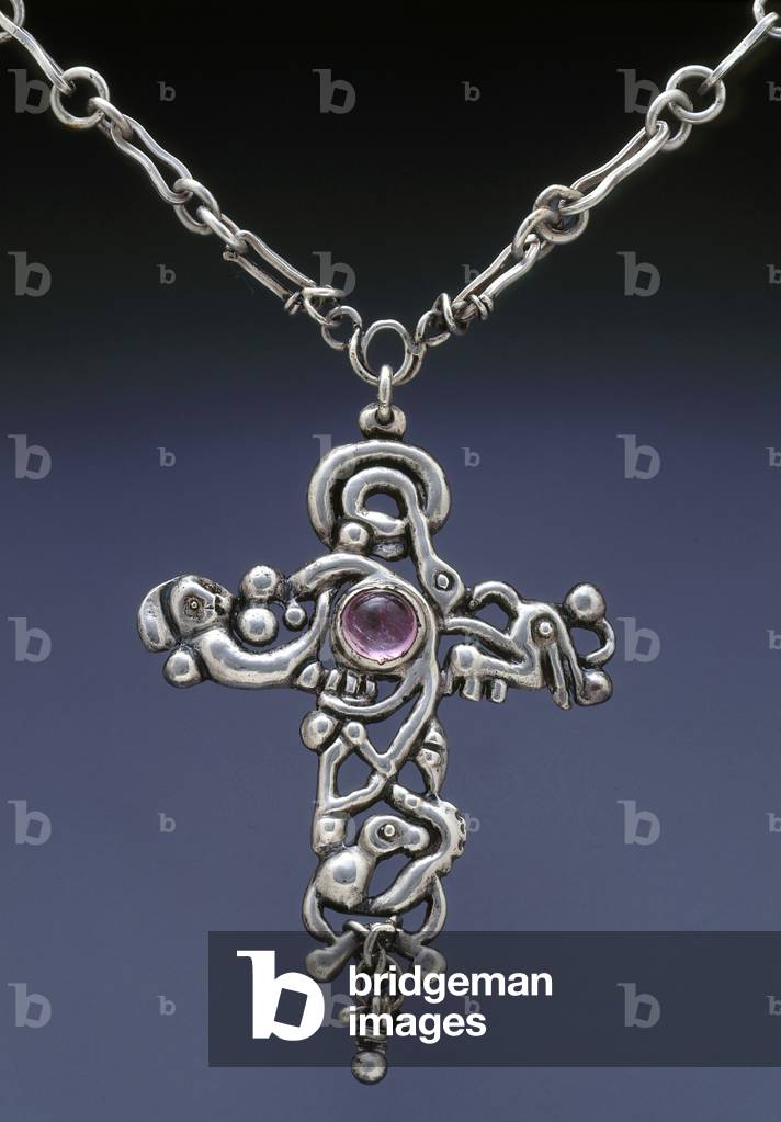 Cross Pendant With Chain (photo)